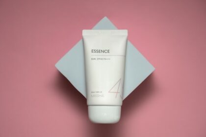 Minimalist flat-lay of cleanser, serum, cream, and sunscreen symbolizing a skin barrier care routine