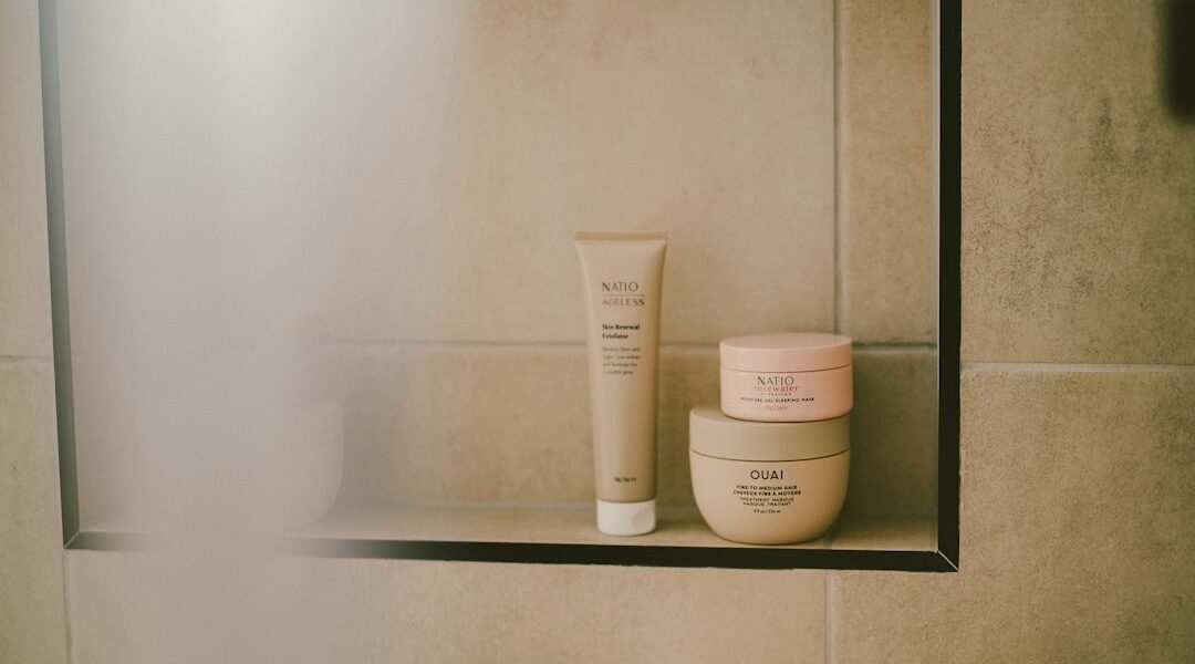 Cover illustration of a skin barrier routine with gentle cleansing, balanced moisturizers, and sunscreen