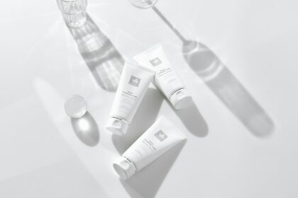Illustrated steps for a skin barrier repair routine with gentle products