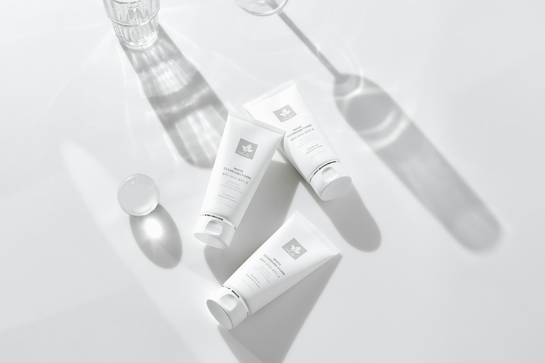 Illustrated steps for a skin barrier repair routine with gentle products and sunscreen layering